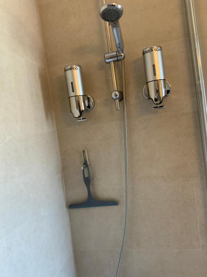 Cannes Marina Le Surcouf - De 28m2 Au 10eme Etage Avec Piscine, Terrasse, Parking, Vue Montagne Et Port : Mandelieu-la Napoule * Mandelieu